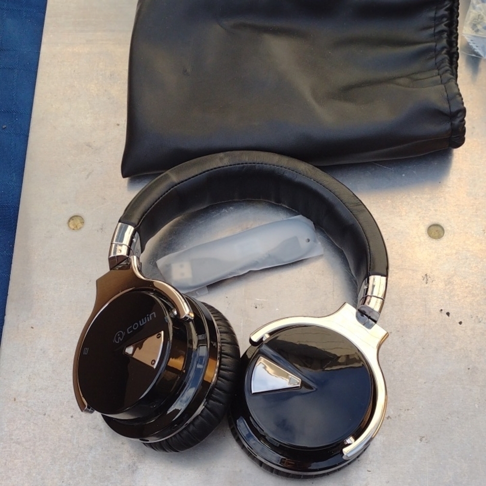 Cowin Black Wireless Headphones New